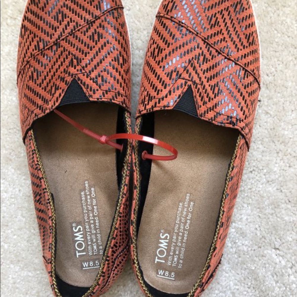 Toms Women’s Size 8.5 Casual Slip Ons